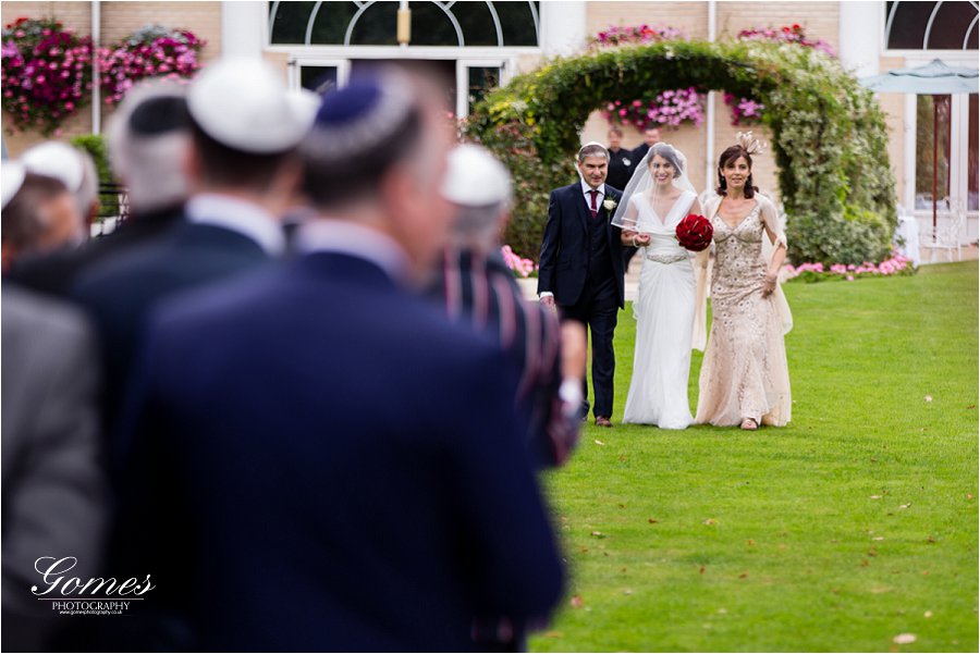 an outdoors jewish wedding at Sopwell House